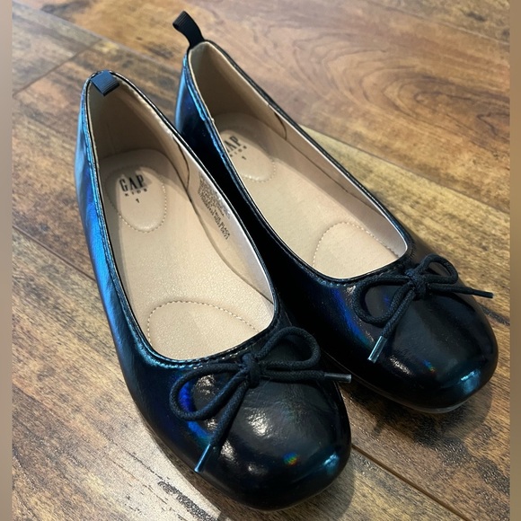 GAP Kids Girls Black Patent Ballet Flats Size 1 NWOT - Picture 2 of 5